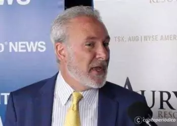 Peter Schiff se burla de hodlers de Bitcoin tras la venta de 700 BTC por MicroStrategy