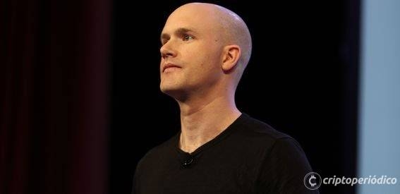 El CEO de Coinbase, Brian Armstrong, contraataca en las redes sociales a la demanda de la SEC