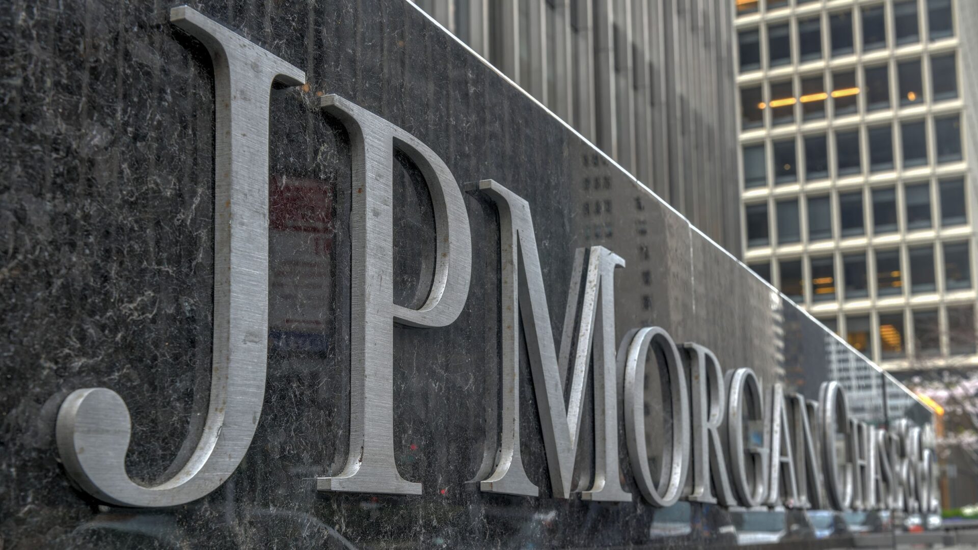 JP Morgan Renombra su Plataforma Blockchain y Prepara Servicios de Intercambio de Divisas On-chain