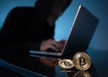 Residente de Colorado Pierde Miles de Dólares en Bitcoin Tras Llamada Falsa del Servicio de Jurado
