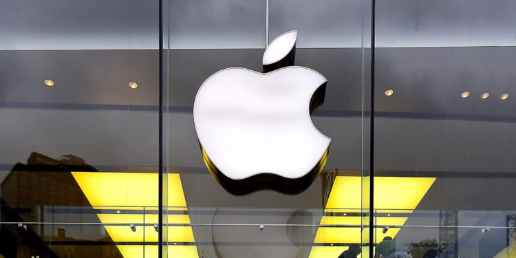 CEO de Apple anuncia un nuevo capítulo en la IA mientras las acciones caen un 1.8%