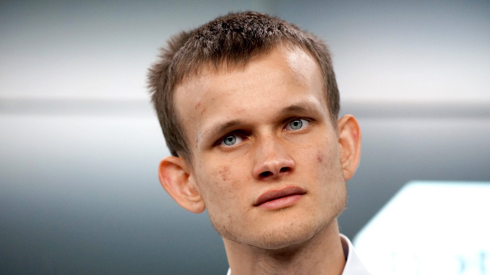 Vitalik Buterin Defiende la Fundación Ethereum: 'Muestra Algo de Respeto'