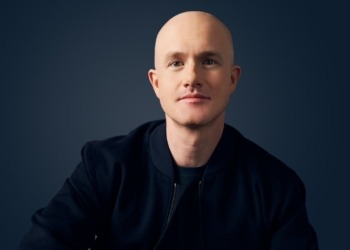 CEO de Coinbase Critica a Caroline Crenshaw por "Fracasar Como Comisionada de la SEC"