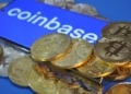 ARK Invest Vende Más Acciones de Coinbase en Medio del Desplome de Bitcoin