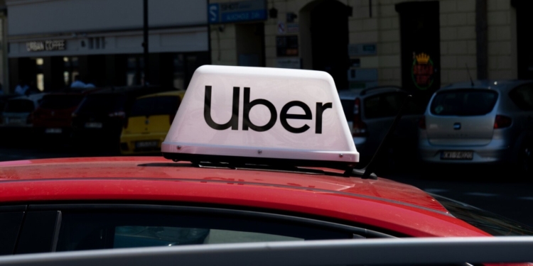 Estafador robó más de $300,000 en criptomonedas haciéndose pasar por conductor de Uber 1 Estafador robó más de $300,000 en criptomonedas haciéndose pasar por conductor de Uber