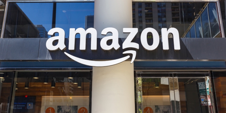 Amazon enfrenta presión para comprar bitcoin mientras accionistas de Microsoft consideran hacerlo