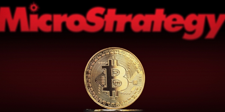 Accionistas de MicroStrategy aprueban plan para adquirir más Bitcoin