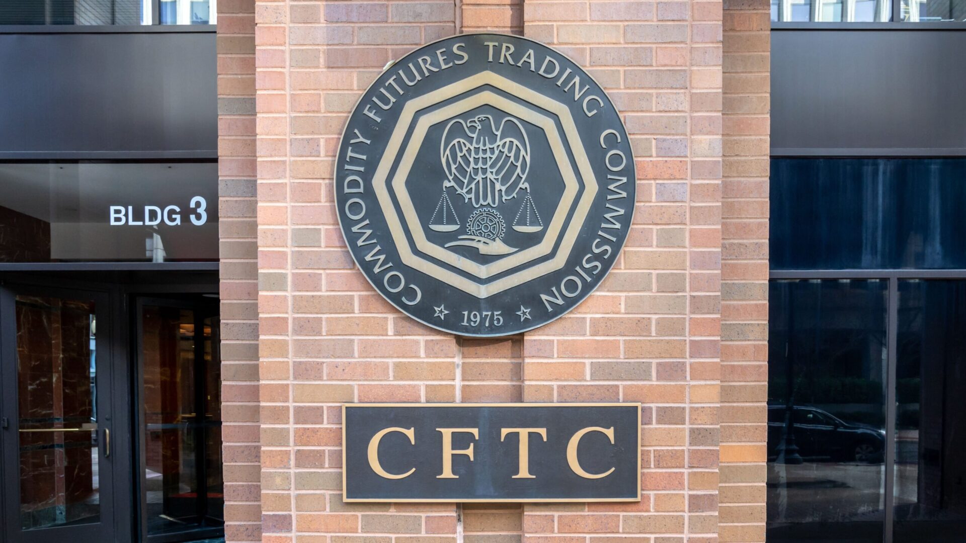 Adiós a Rostin Behnam: El Supervisor de Bitcoin en EE.UU. Dejará la CFTC en Febrero