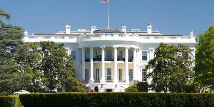 EE.UU. Impone Nuevas Restricciones a la Exportación de Chips de IA Antes de la Toma de Posesión de Trump