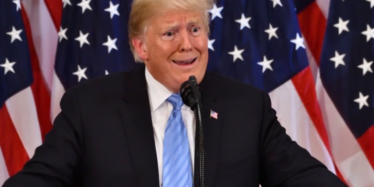 Colapso del token Trump genera problemas técnicos en las principales aplicaciones de Solana[1][3][5].
