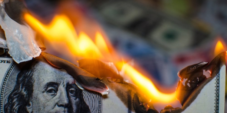 Bitcoin cae por debajo de 93,000 dólares debido a nerviosismo por la inflación en EE.UU.