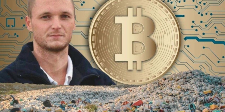 Cardano explota un 13% tras la solicitud de ETF de Grayscale, mientras Bitcoin se mantiene estable.