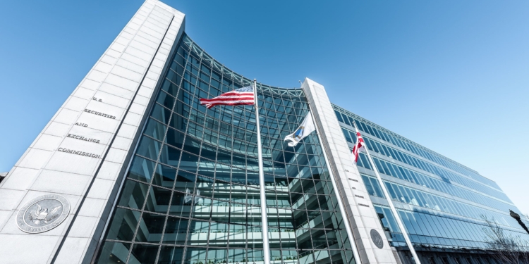 La SEC reduce la supervisión de criptomonedas y reasigna a sus abogados, según informe