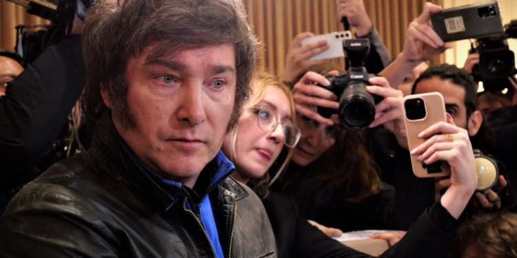 Bolsa de Argentina se desploma después del escándalo involucrando a Milei y la criptomoneda LIBRA 1 Bolsa de Argentina se desploma después del escándalo involucrando a Milei y la criptomoneda LIBRA
