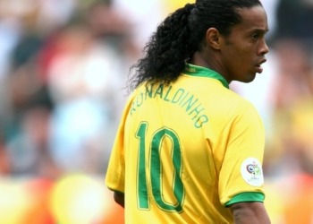 Token de Ronaldinho Cae 18% en su Debut Tras Acusaciones de Comercio Privilegiado