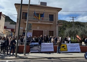 Los habitantes de la Solana protestan ante la inacción del Ayuntamiento de la Barraca