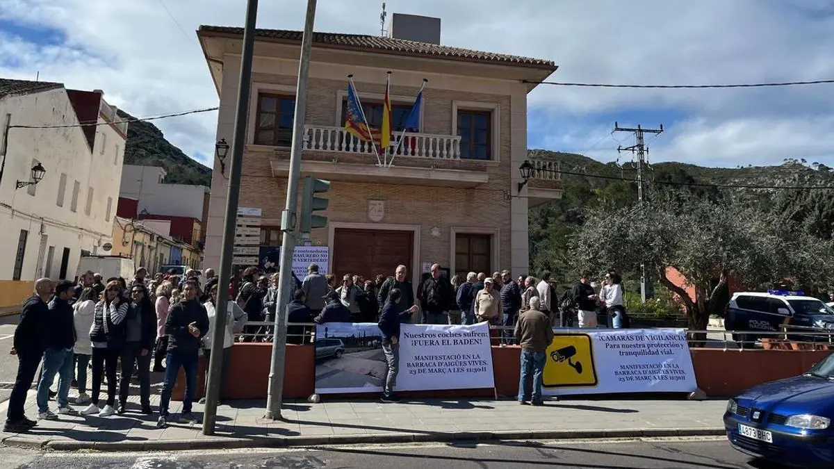 Los habitantes de la Solana protestan ante la inacción del Ayuntamiento de la Barraca