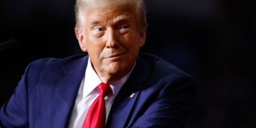 El repunte de BTC, XRP y SOL impulsa el mercado mientras Trump se prepara para el Día de la Liberación de Aranceles.