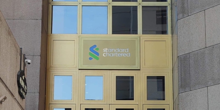 Standard Chartered reduce su pronóstico para ETH, ¿qué significa esto para el futuro de la criptomoneda?