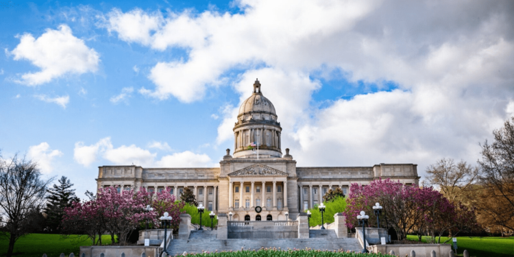 Kentucky da un paso histórico: Adopta la ley que permite la custodia independiente de Bitcoin y Ethereum 1 Kentucky da un paso histórico: Adopta la ley que permite la custodia independiente de Bitcoin y Ethereum