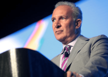 Peter Schiff sorprende a todos pidiendo Bitcoin como regalo de cumpleaños en plena controversia cripto.