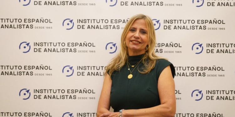 Lola Solana: el referente imprescindible de los analistas en el panorama actual