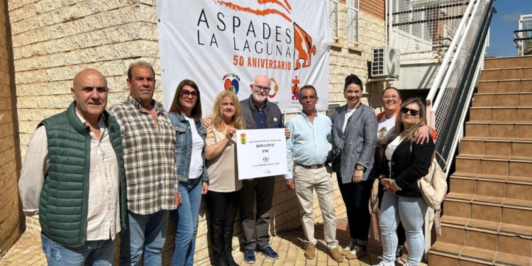 Solana del Pino refuerza la colaboración con Aspades-La Laguna al destinar 870 euros de una exitosa comida solidaria.
