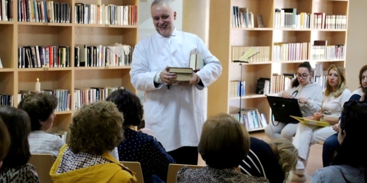 La Solana rinde homenaje a la literatura con la presencia del aclamado Raúl Tirado