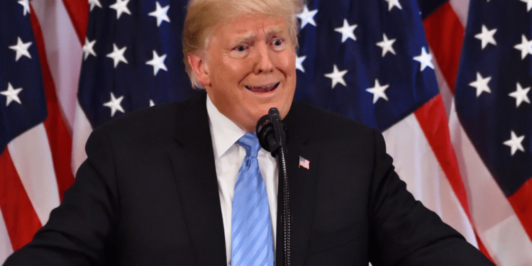 ¿Influencia en la política comercial? Expertos señalan sorprendentes similitudes entre los aranceles de Trump y las recomendaciones de ChatGPT.