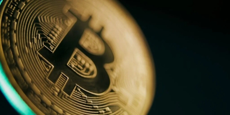 La Estrategia Oculta de Bitcoin y la Batalla Empresarial por el Futuro de XRP