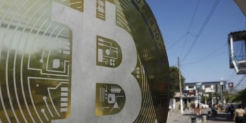 El desplome de Bitcoin y Ethereum sacude el universo de las criptomonedas: ¿Qué implica esta crisis?