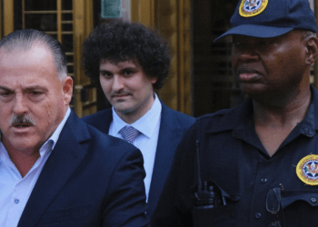 Sam Bankman-Fried abandona 'Victimville' y se enfrenta a una nueva realidad en prisión de baja seguridad