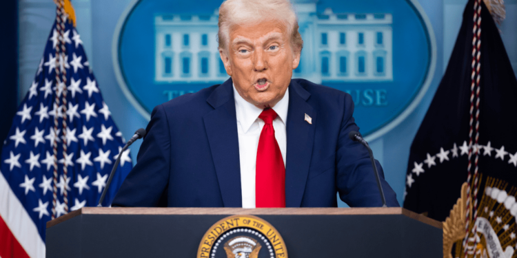 Impacto en Bitcoin y la economía estadounidense tras el posible despido del presidente de la FED por Trump 1 Impacto en Bitcoin y la economía estadounidense tras el posible despido del presidente de la FED por Trump
