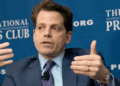 Los vínculos cripto de Trump abren la puerta a la corrupción, advierte Scaramucci.