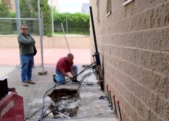 Aqualia compensa a La Solana por los estragos en su pabellón deportivo