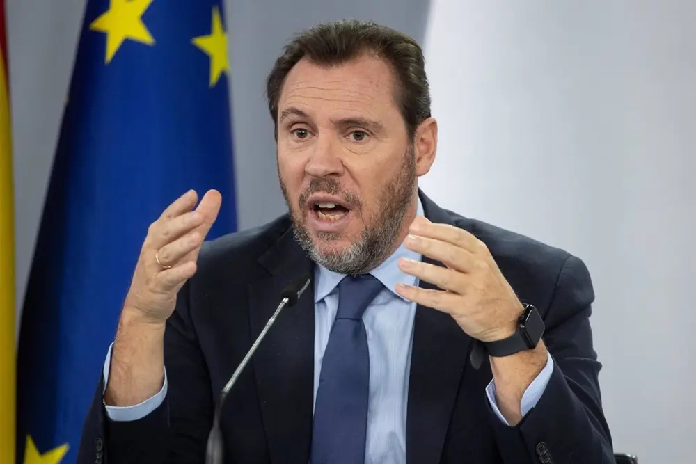 El enigmático Capitán Bitcoin finalmente revela su verdadera identidad y el ministro Óscar Puente lo celebra.