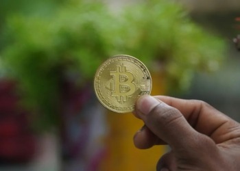Más estadounidenses apuestan por el bitcoin que por el oro: un hito en la inversión cripto