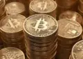 Las tesorerías corporativas seguirán el ejemplo de MSTR y podrían inyectar 330.000 millones en Bitcoin, según Bernstein