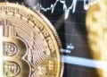 El bitcoin alcanza por primera vez los 100.000 dólares desde febrero: ¿qué implica este hito?