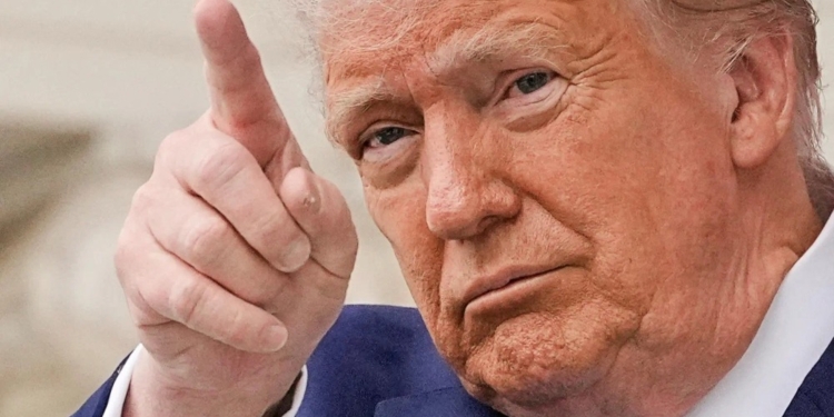 La red social de Trump se dispara en bolsa tras anunciar una inversión de 3.000 millones en criptomonedas