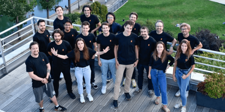Mistral AI lanza una versión que arrebata el trono a Claude 3.7 y Llama 4 a un precio insuperable.