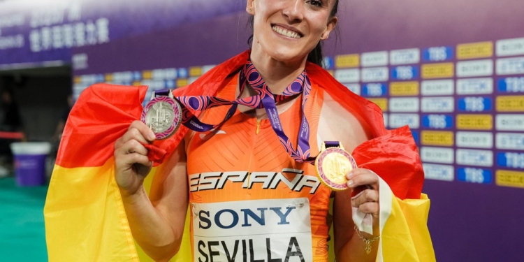 Paula Sevilla, la atleta de La Solana que celebra el fruto de años de esfuerzo y dedicación.