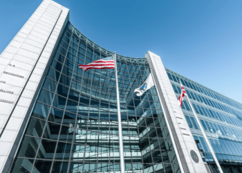 Una comisionada demócrata desafía la controvertida agenda de la SEC durante la era Trump.
