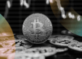 Bitcoin se desploma, pero XRP y Dogecoin sufren aún más ante tarifas y una economía incierta