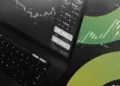 La apuesta de Trump en Bitcoin hace despegar BTC y ETH mientras Wall Street entra en pánico