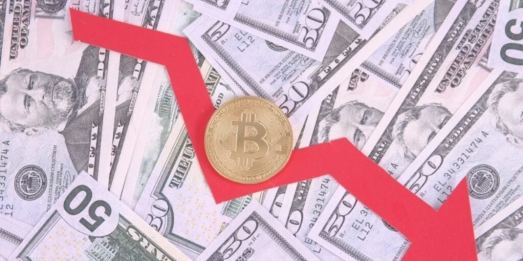 Bitcoin se enfrenta a una caída tras alcanzar niveles récord: ¿qué riesgos macroeconómicos y presiones en el mercado de derivados están en juego?