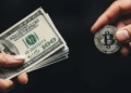 Robert Kiyosaki invierte en Bitcoin mientras revela los secretos de su nuevo libro