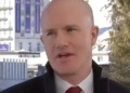 El CEO de Coinbase advierte: ¿Podría el Bitcoin reemplazar al dólar si EE. UU. incumple su deuda?