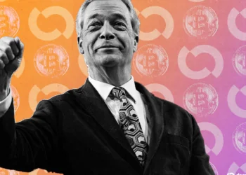 Nigel Farage propone revolucionar el Reino Unido: recortes en ganancias de cripto y respaldo a Bitcoin.