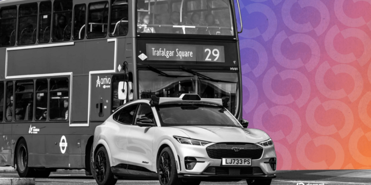 Mientras en Los Ángeles destruyen vehículos autónomos, Londres sugiere ensayos de coches sin conductor. 1 Mientras en Los Ángeles destruyen vehículos autónomos, Londres sugiere ensayos de coches sin conductor.